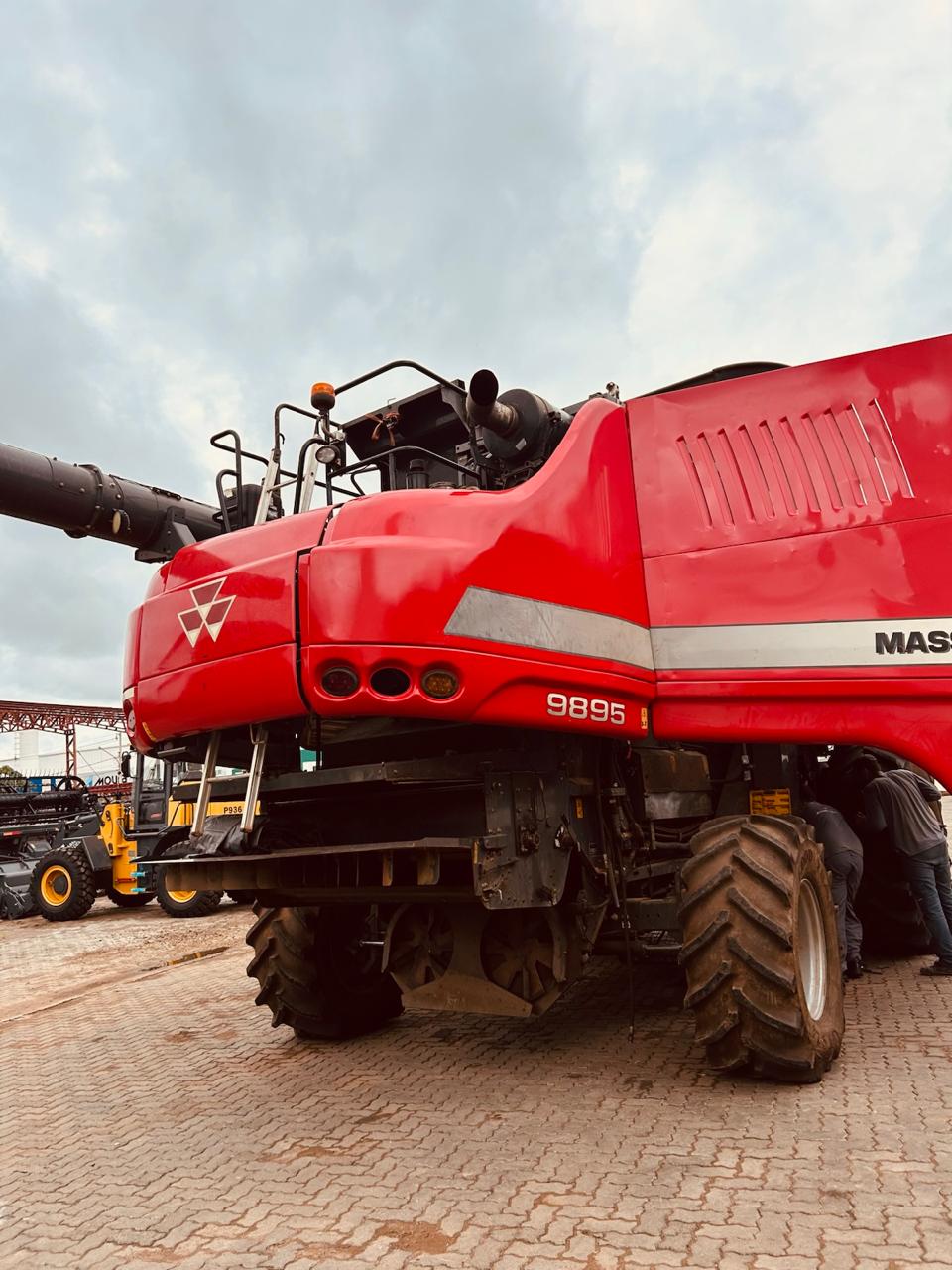 Blindagem Massey Ferguson após reparo