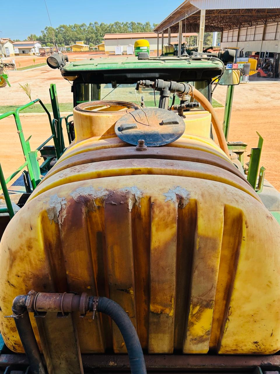 Tanque CASE antes do reparo